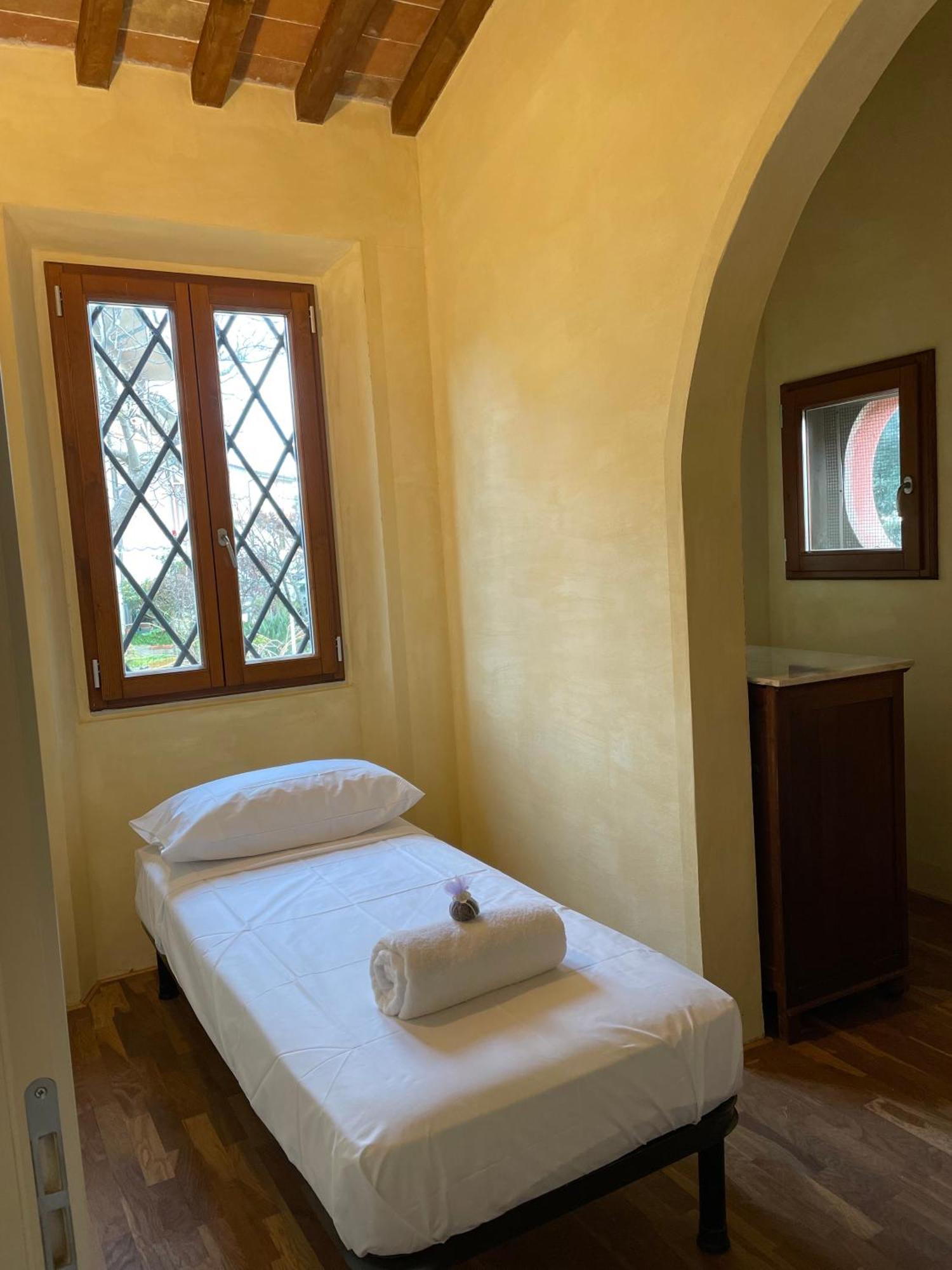 Casa Vacanze Le Due Torri Вада Екстериор снимка